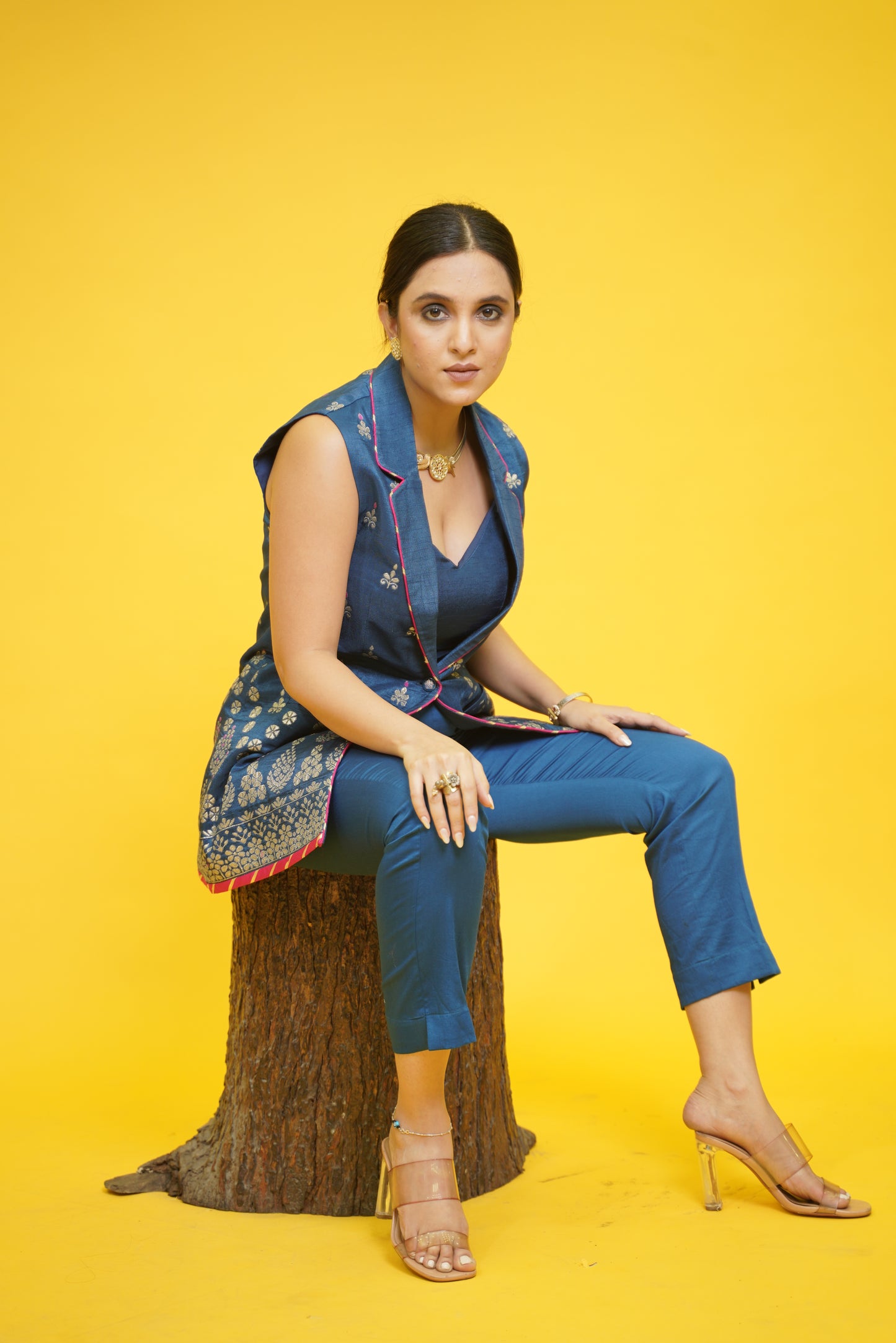 Riwaayat Collar jacket with crop bustier and straight pants