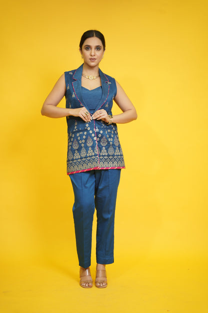 Riwaayat Collar jacket with crop bustier and straight pants