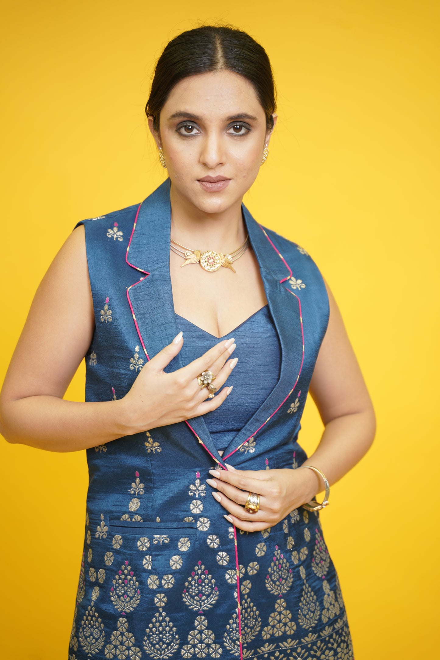 Riwaayat Collar jacket with crop bustier and straight pants